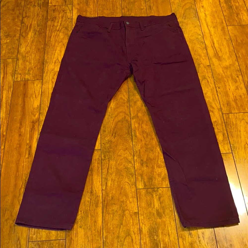 Burgundy Levi’s Straight leg jeans